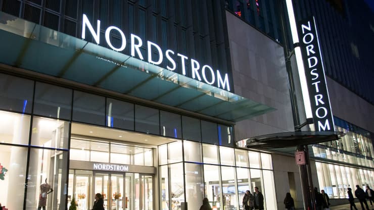 Nordstrom presenta una plataforma para programas que se pueden comprar a medida que más minoristas experimentan con la transmisión en vivo
